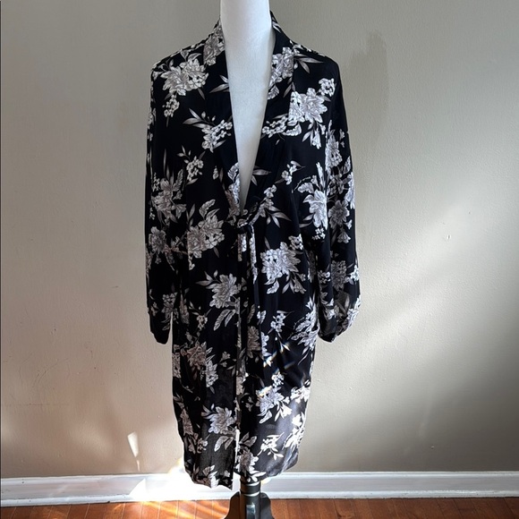 Spiritual Gangster Maya Tie Front Kimono Robe Beach Cover Black Floral One Size - Picture 4 of 11